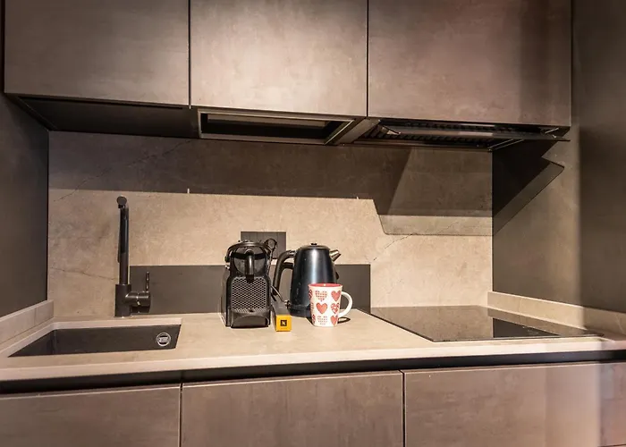 Hellochalet - The Alpine - Studio, Walk To Slopes Apartment *